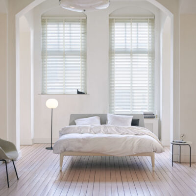 Zeitloses Design Bett Essential
